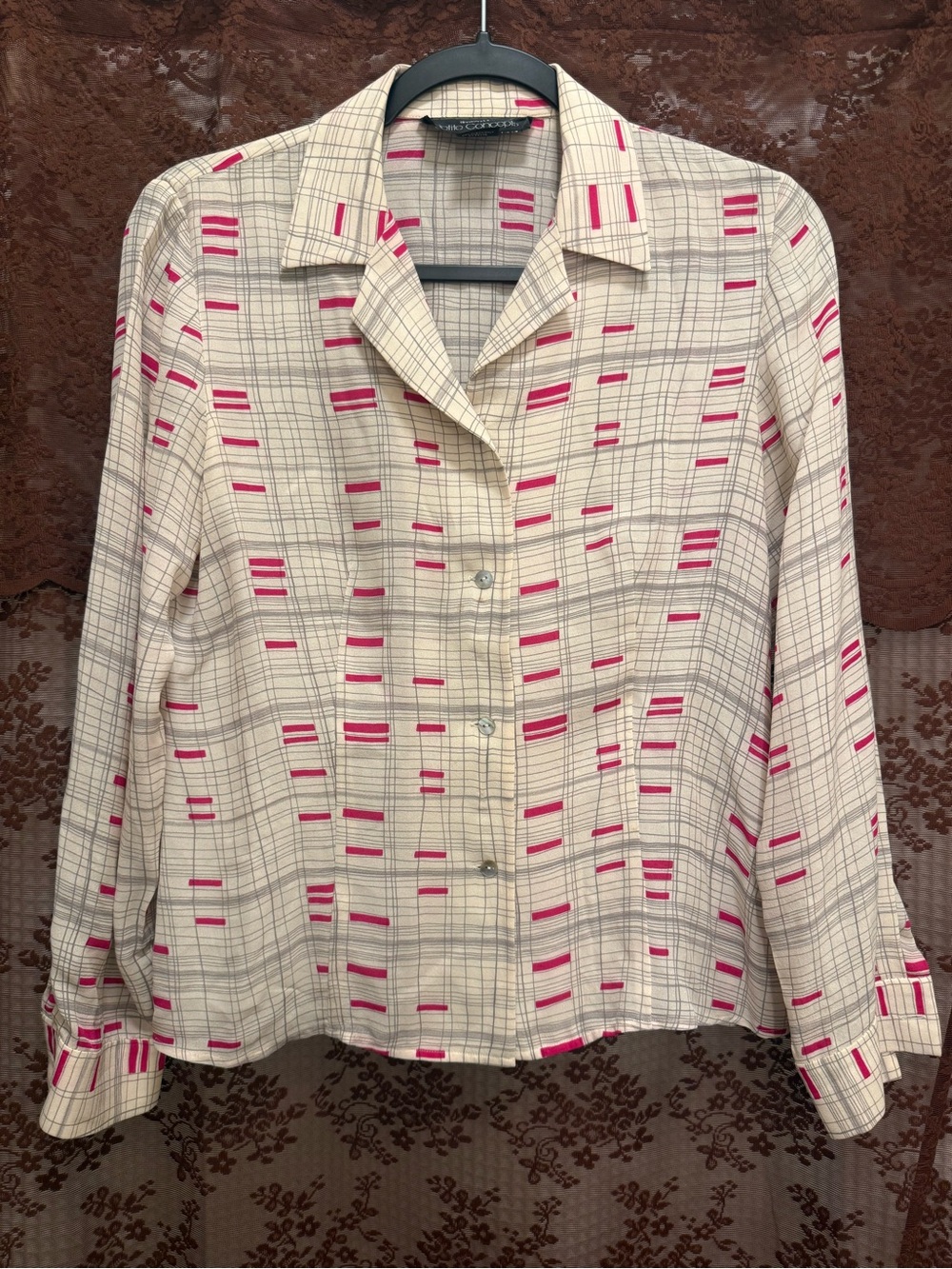 Vintage Bloomingdale’s 100% Silk Cream & Pink Button Down - size 6 petite